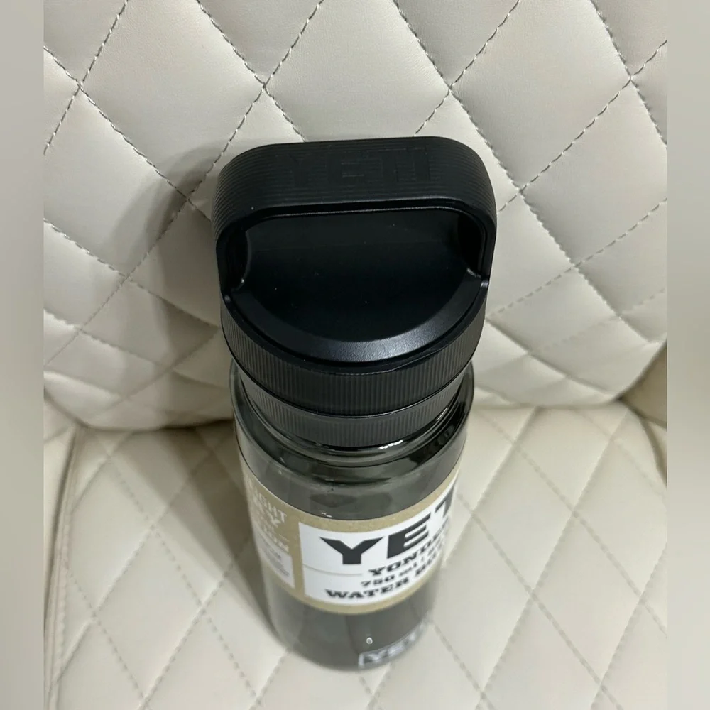 YETI Yonder 25 oz water bottle charcoal NEW